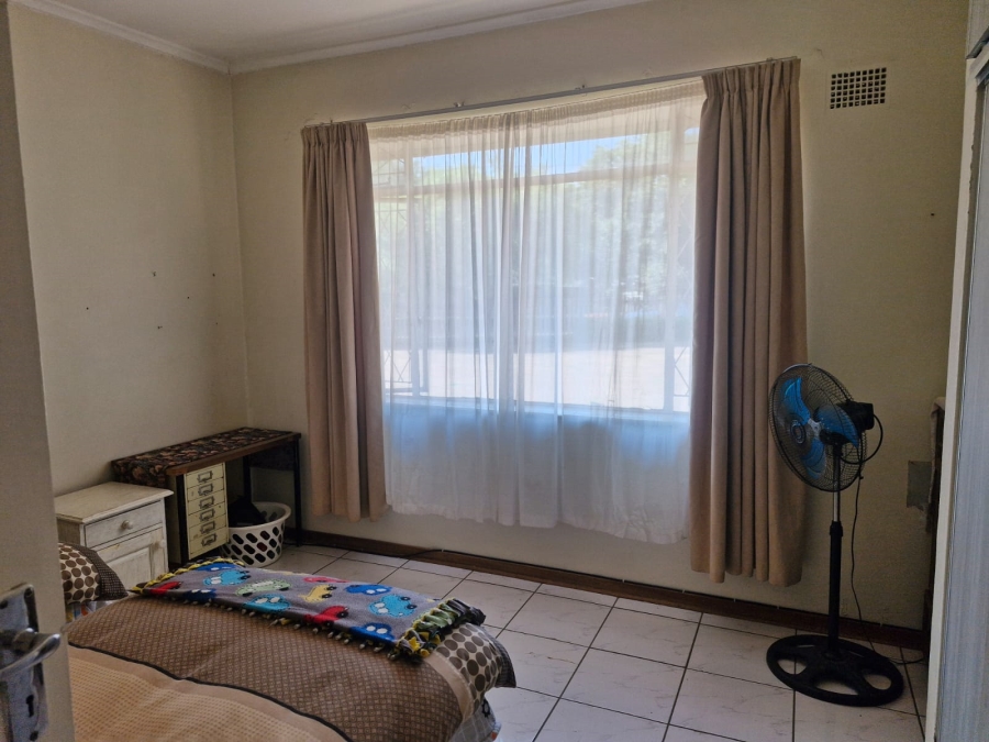 To Let 3 Bedroom Property for Rent in Flamwood North West